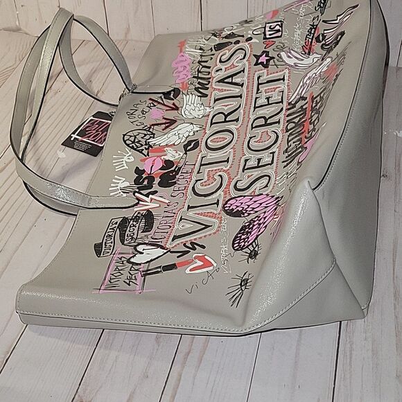 VS Fall 2018 Collection Graffiti Tote Grey With Wristlet Limited Edition - Picture 9 of 10